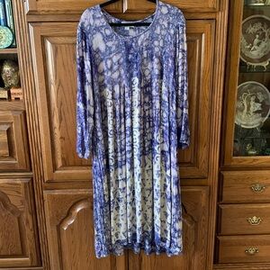 Boutique LS dress.  Purple, mauve and tan pint.  Size L/XL by Charlie Paige.